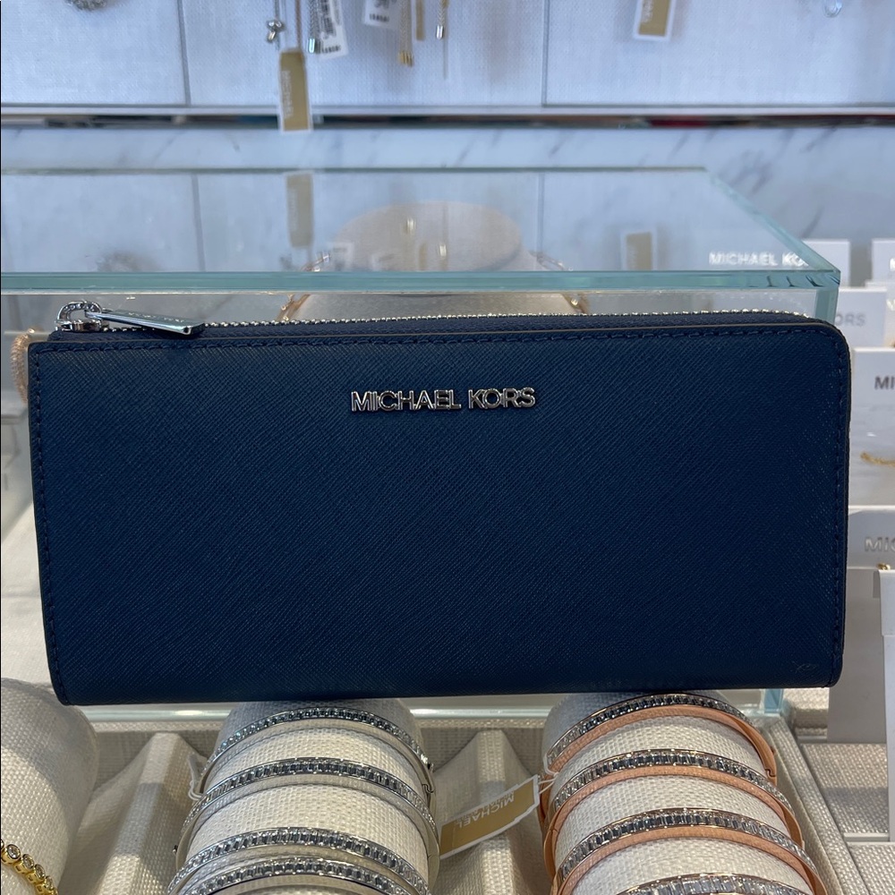 MICHAEL KORS Jet Set Travel Large Saffiano Leather Quarter-Zip Wallet
Navy 
NWT